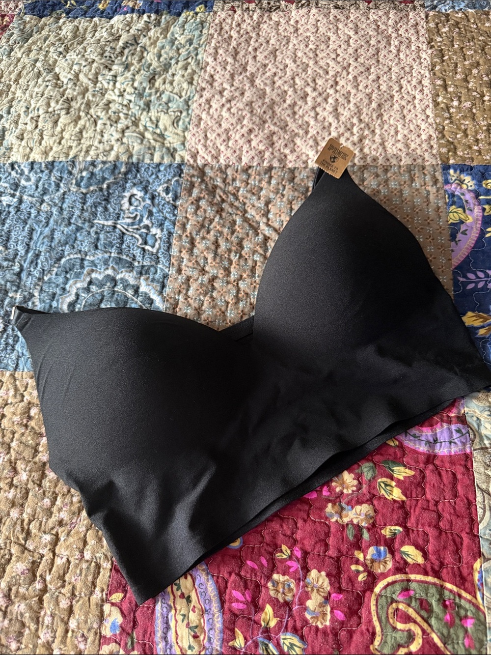 Victorias Secret “PINK” Black Wireless Push-Up Bra, Size Large- NEW 🖤